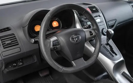 Toyota Auris 1.60 автомат, фото №1