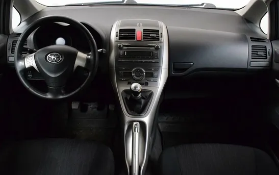Toyota Auris 1.60 механика, фото №1