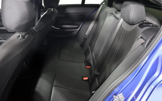 BMW 1 серии 1.50 автомат, фото №1