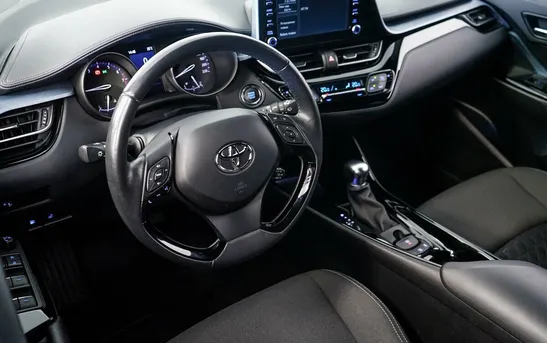 Toyota C-HR 2.00 вариатор, фото №1