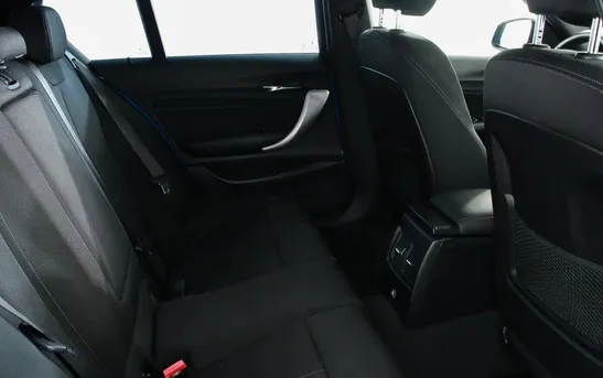 BMW 1 серии 1.50 автомат, фото №1