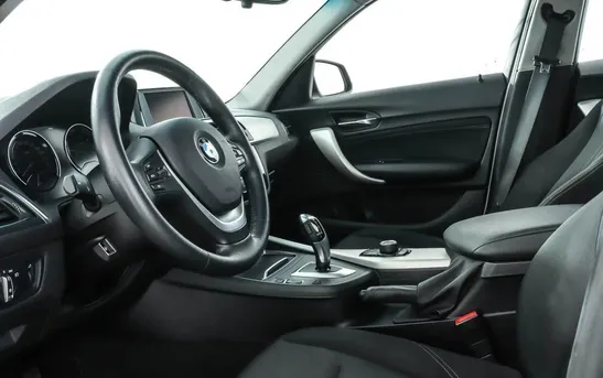 BMW 1 серии 1.50 автомат, фото №1