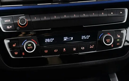 BMW 1 серии 1.50 автомат, фото №1