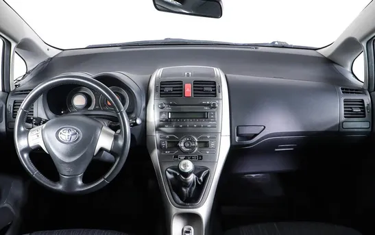 Toyota Auris 1.60 механика, фото №1