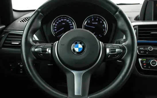 BMW 1 серии 1.50 автомат, фото №1