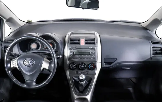 Toyota Auris 1.40 механика, фото №1