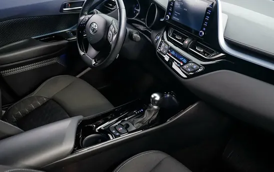 Toyota C-HR 2.00 вариатор, фото №1