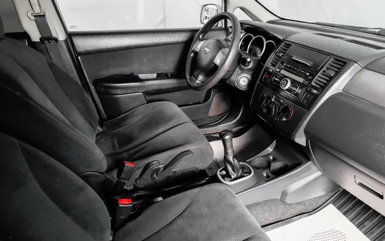 Nissan Tiida 1.60 механика, фото №1