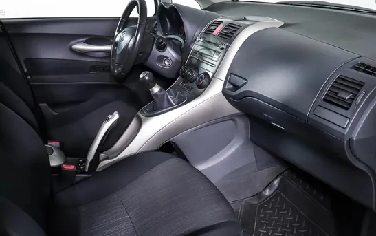 Toyota Auris 1.40 механика, фото №1