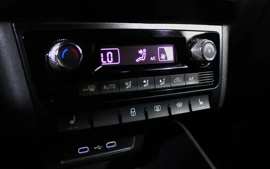 Skoda Rapid 1.40 робот, фото №1