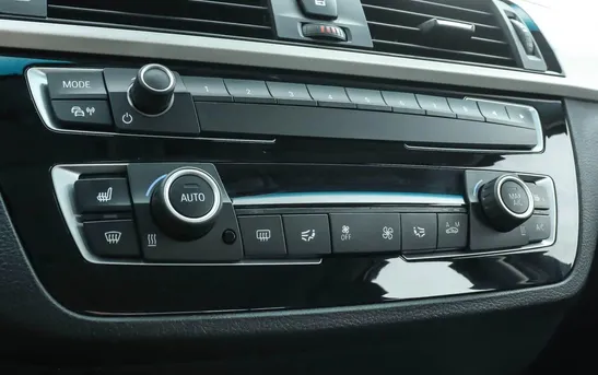 BMW 1 серии 1.50 автомат, фото №1