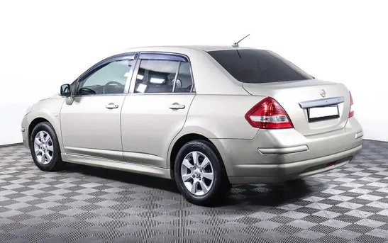 Nissan Tiida 1.60 автомат, фото №1