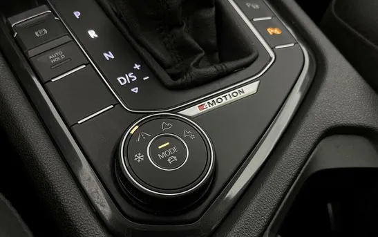 Volkswagen Tiguan 2.00 робот, фото №1