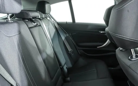 BMW 1 серии 1.50 автомат, фото №1