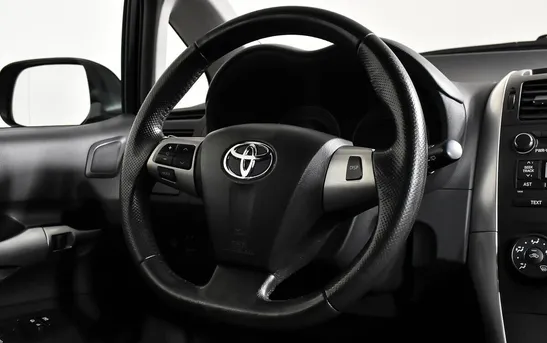 Toyota Auris 1.60 автомат, фото №1