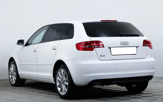 Audi A3 1.60 робот, фото №1