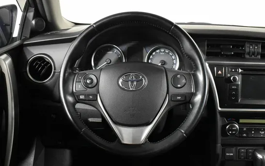 Toyota Auris 1.60 вариатор, фото №1