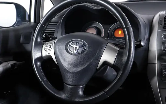 Toyota Auris 1.60 механика, фото №1